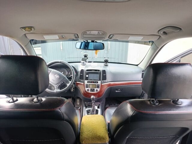 Серый Хендай Санта Фе, объемом двигателя 2.2 л и пробегом 239 тыс. км за 11000 $, фото 6 на Automoto.ua