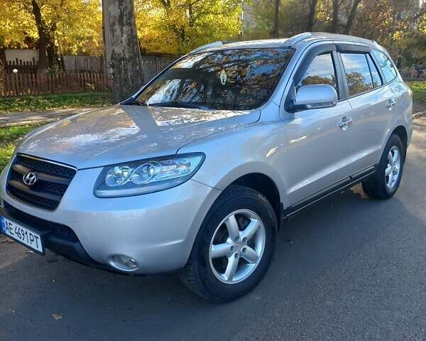 Серый Хендай Санта Фе, объемом двигателя 2.19 л и пробегом 227 тыс. км за 10600 $, фото 10 на Automoto.ua