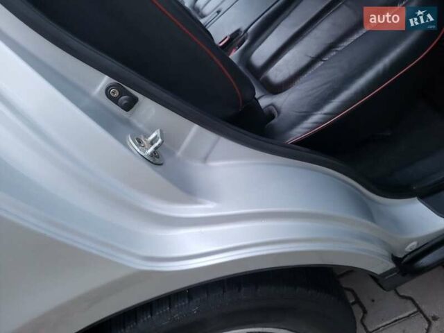 Серый Хендай Санта Фе, объемом двигателя 2.19 л и пробегом 252 тыс. км за 10300 $, фото 118 на Automoto.ua