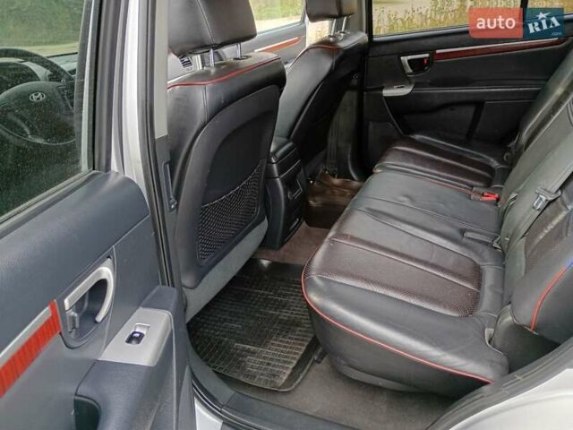 Серый Хендай Санта Фе, объемом двигателя 2.2 л и пробегом 240 тыс. км за 10200 $, фото 48 на Automoto.ua