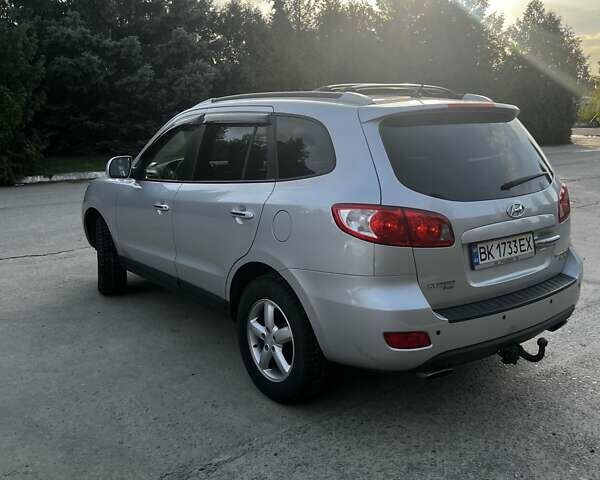 Серый Хендай Санта Фе, объемом двигателя 2.2 л и пробегом 300 тыс. км за 11000 $, фото 4 на Automoto.ua