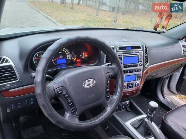 Серый Хендай Санта Фе, объемом двигателя 2.19 л и пробегом 252 тыс. км за 10300 $, фото 92 на Automoto.ua