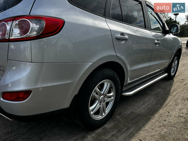 Серый Хендай Санта Фе, объемом двигателя 2.2 л и пробегом 235 тыс. км за 12900 $, фото 39 на Automoto.ua