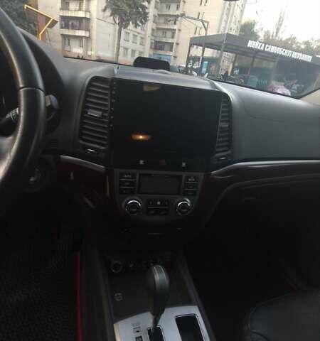 Серый Хендай Санта Фе, объемом двигателя 2 л и пробегом 250 тыс. км за 10800 $, фото 15 на Automoto.ua