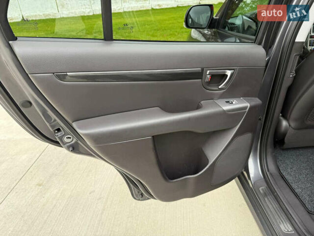 Серый Хендай Санта Фе, объемом двигателя 2.2 л и пробегом 193 тыс. км за 14900 $, фото 24 на Automoto.ua