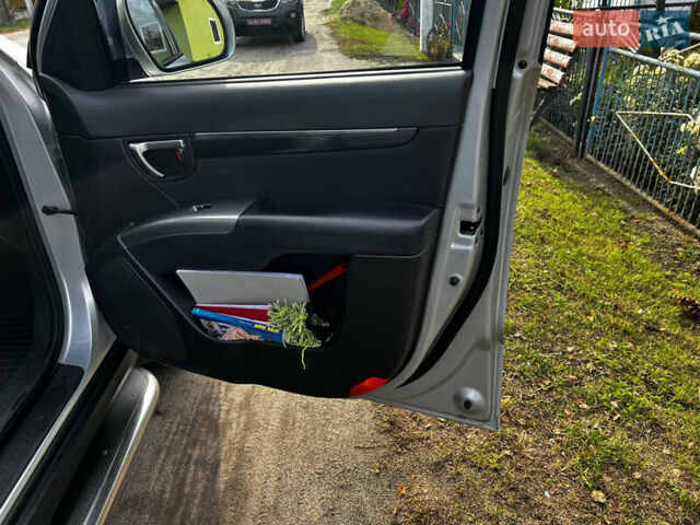 Серый Хендай Санта Фе, объемом двигателя 2.2 л и пробегом 235 тыс. км за 12900 $, фото 34 на Automoto.ua