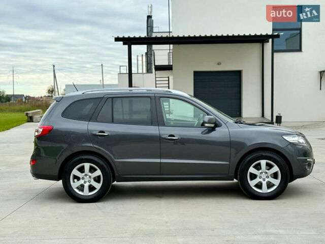 Серый Хендай Санта Фе, объемом двигателя 2.2 л и пробегом 193 тыс. км за 14900 $, фото 3 на Automoto.ua