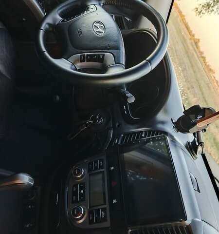 Серый Хендай Санта Фе, объемом двигателя 2.2 л и пробегом 222 тыс. км за 12500 $, фото 10 на Automoto.ua