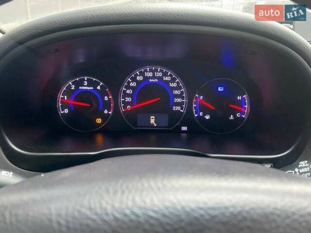 Серый Хендай Санта Фе, объемом двигателя 2 л и пробегом 270 тыс. км за 11900 $, фото 19 на Automoto.ua