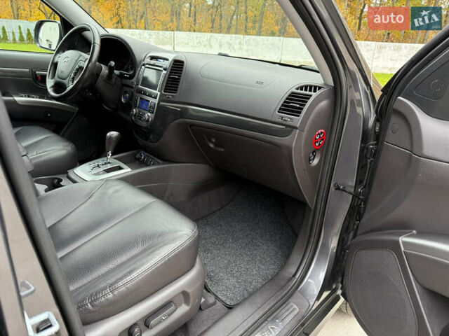 Серый Хендай Санта Фе, объемом двигателя 2.2 л и пробегом 193 тыс. км за 14900 $, фото 15 на Automoto.ua