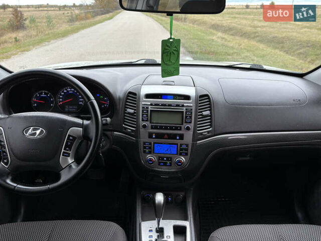 Серый Хендай Санта Фе, объемом двигателя 2.2 л и пробегом 262 тыс. км за 12500 $, фото 23 на Automoto.ua