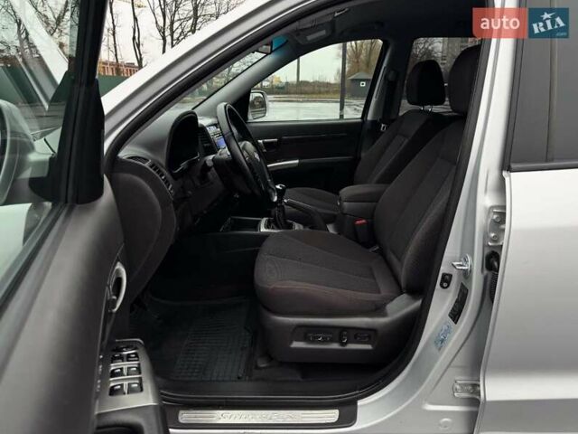 Серый Хендай Санта Фе, объемом двигателя 2.2 л и пробегом 260 тыс. км за 11800 $, фото 7 на Automoto.ua