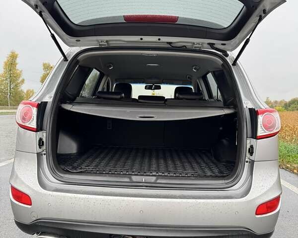 Серый Хендай Санта Фе, объемом двигателя 2.2 л и пробегом 161 тыс. км за 12400 $, фото 7 на Automoto.ua