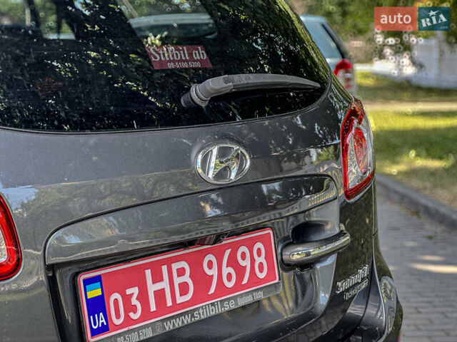 Серый Хендай Санта Фе, объемом двигателя 2.2 л и пробегом 229 тыс. км за 11900 $, фото 43 на Automoto.ua