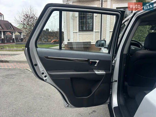 Сірий Хендай Санта Фе, об'ємом двигуна 2.2 л та пробігом 269 тис. км за 9990 $, фото 60 на Automoto.ua