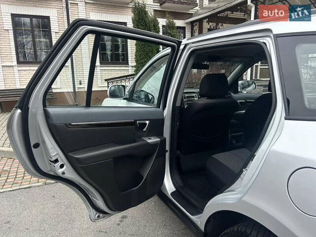 Сірий Хендай Санта Фе, об'ємом двигуна 2.2 л та пробігом 269 тис. км за 9990 $, фото 61 на Automoto.ua