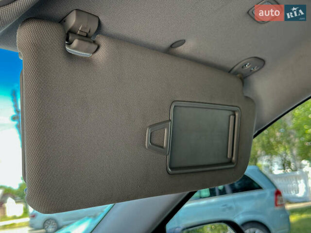 Серый Хендай Санта Фе, объемом двигателя 2.2 л и пробегом 229 тыс. км за 11900 $, фото 78 на Automoto.ua