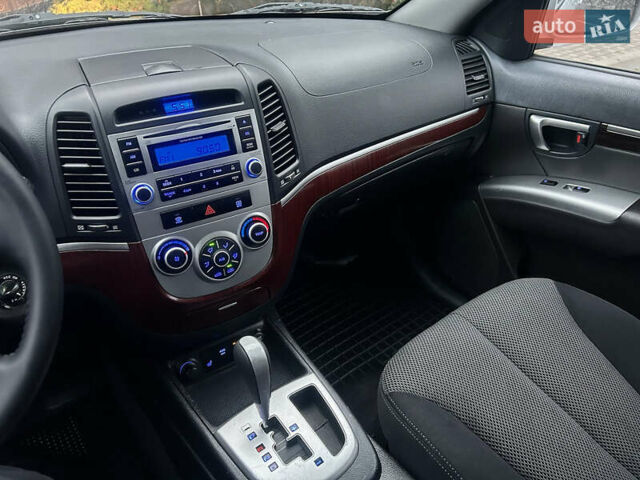 Сірий Хендай Санта Фе, об'ємом двигуна 2.2 л та пробігом 269 тис. км за 9990 $, фото 50 на Automoto.ua