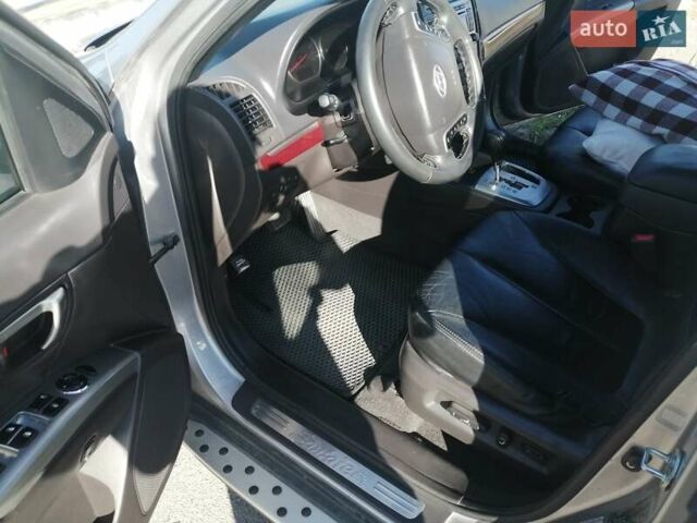 Серый Хендай Санта Фе, объемом двигателя 2 л и пробегом 370 тыс. км за 12200 $, фото 20 на Automoto.ua