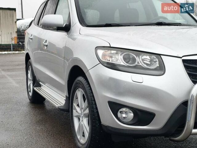 Серый Хендай Санта Фе, объемом двигателя 2.2 л и пробегом 258 тыс. км за 10950 $, фото 5 на Automoto.ua