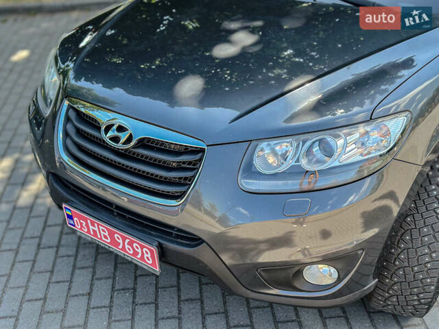 Серый Хендай Санта Фе, объемом двигателя 2.2 л и пробегом 229 тыс. км за 11900 $, фото 23 на Automoto.ua