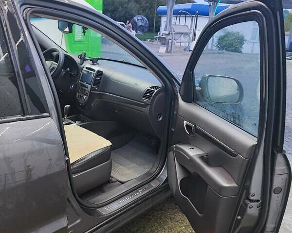 Серый Хендай Санта Фе, объемом двигателя 2.2 л и пробегом 202 тыс. км за 13999 $, фото 23 на Automoto.ua