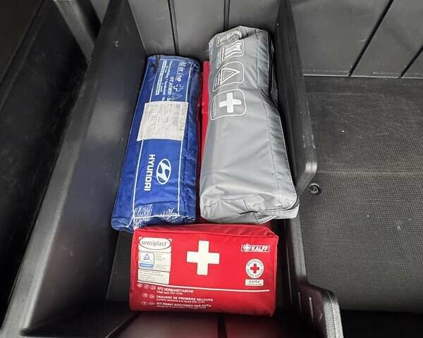 Хендай Санта Фе 2010 в Луцке на Automoto.ua Серый Хендай Санта Фе, объемом двигателя 2.2 л и пробегом 200 тыс. км за 12000 $, фото 9 на Automoto.ua