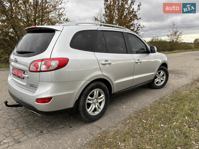 Серый Хендай Санта Фе, объемом двигателя 2.2 л и пробегом 262 тыс. км за 12500 $, фото 15 на Automoto.ua
