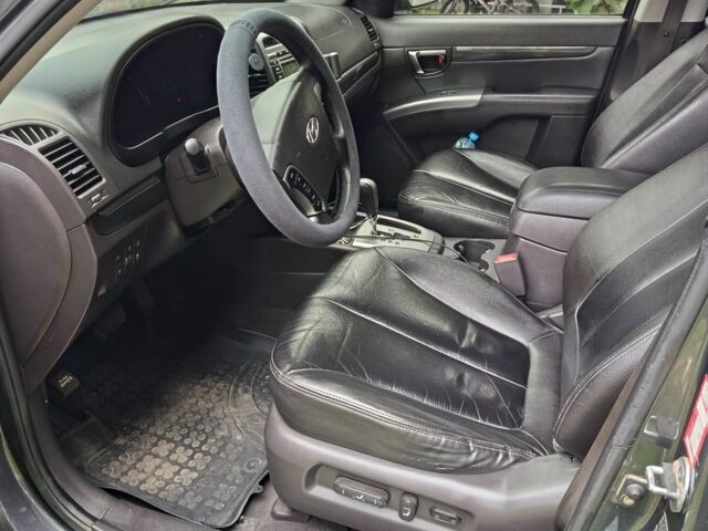 Серый Хендай Санта Фе, объемом двигателя 0 л и пробегом 406 тыс. км за 9057 $, фото 5 на Automoto.ua