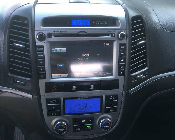 Серый Хендай Санта Фе, объемом двигателя 2.2 л и пробегом 265 тыс. км за 12500 $, фото 18 на Automoto.ua