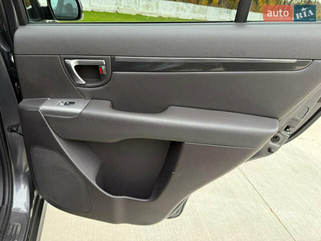Серый Хендай Санта Фе, объемом двигателя 2.2 л и пробегом 193 тыс. км за 14900 $, фото 20 на Automoto.ua