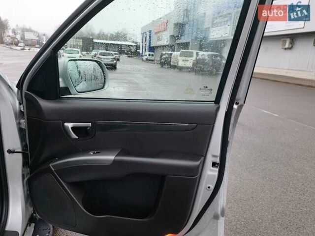 Серый Хендай Санта Фе, объемом двигателя 2.2 л и пробегом 258 тыс. км за 10950 $, фото 25 на Automoto.ua