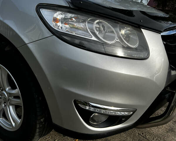 Серый Хендай Санта Фе, объемом двигателя 2.2 л и пробегом 235 тыс. км за 12900 $, фото 37 на Automoto.ua