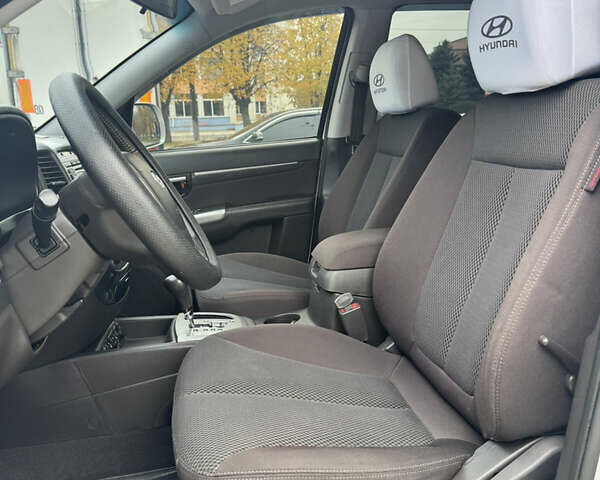 Серый Хендай Санта Фе, объемом двигателя 2.2 л и пробегом 266 тыс. км за 11700 $, фото 10 на Automoto.ua