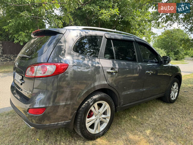 Серый Хендай Санта Фе, объемом двигателя 2.4 л и пробегом 226 тыс. км за 11700 $, фото 7 на Automoto.ua