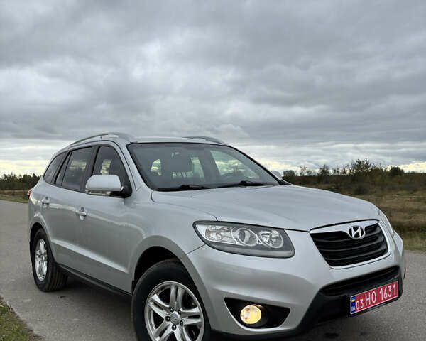 Серый Хендай Санта Фе, объемом двигателя 2.2 л и пробегом 262 тыс. км за 12500 $, фото 4 на Automoto.ua