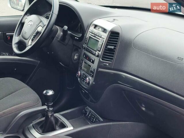 Серый Хендай Санта Фе, объемом двигателя 2.2 л и пробегом 258 тыс. км за 10950 $, фото 28 на Automoto.ua