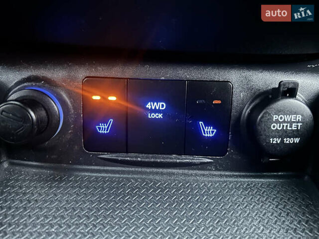 Сірий Хендай Санта Фе, об'ємом двигуна 2.2 л та пробігом 269 тис. км за 9990 $, фото 54 на Automoto.ua