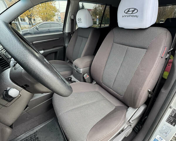 Серый Хендай Санта Фе, объемом двигателя 2.2 л и пробегом 266 тыс. км за 11700 $, фото 12 на Automoto.ua