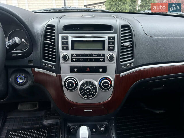 Сірий Хендай Санта Фе, об'ємом двигуна 2.2 л та пробігом 269 тис. км за 9990 $, фото 48 на Automoto.ua