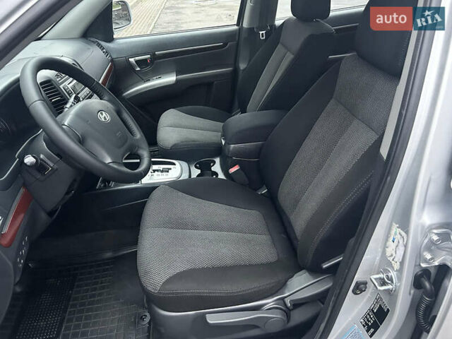 Сірий Хендай Санта Фе, об'ємом двигуна 2.2 л та пробігом 269 тис. км за 9990 $, фото 41 на Automoto.ua