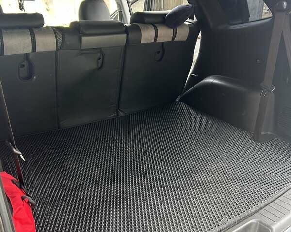 Серый Хендай Санта Фе, объемом двигателя 2.2 л и пробегом 227 тыс. км за 13600 $, фото 25 на Automoto.ua