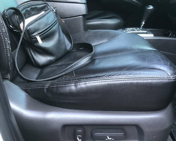 Серый Хендай Санта Фе, объемом двигателя 2.2 л и пробегом 265 тыс. км за 12500 $, фото 9 на Automoto.ua