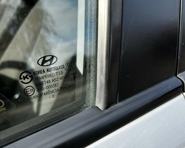 Серый Хендай Санта Фе, объемом двигателя 2.2 л и пробегом 235 тыс. км за 12900 $, фото 43 на Automoto.ua