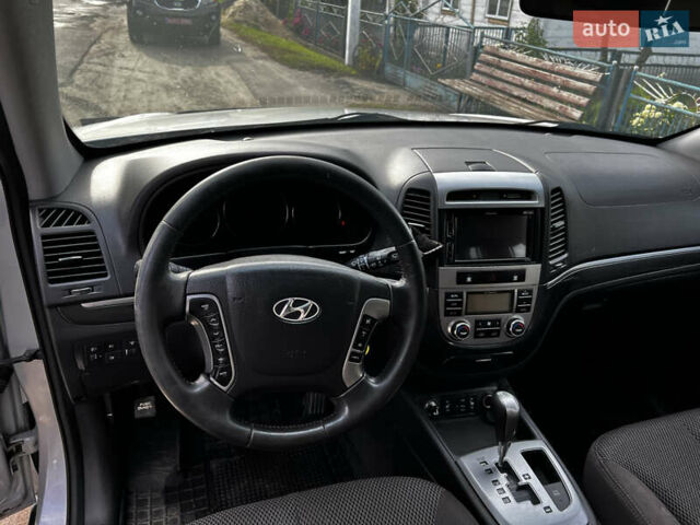 Серый Хендай Санта Фе, объемом двигателя 2.2 л и пробегом 235 тыс. км за 12900 $, фото 23 на Automoto.ua
