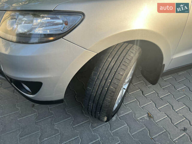 Серый Хендай Санта Фе, объемом двигателя 2.2 л и пробегом 265 тыс. км за 12500 $, фото 5 на Automoto.ua