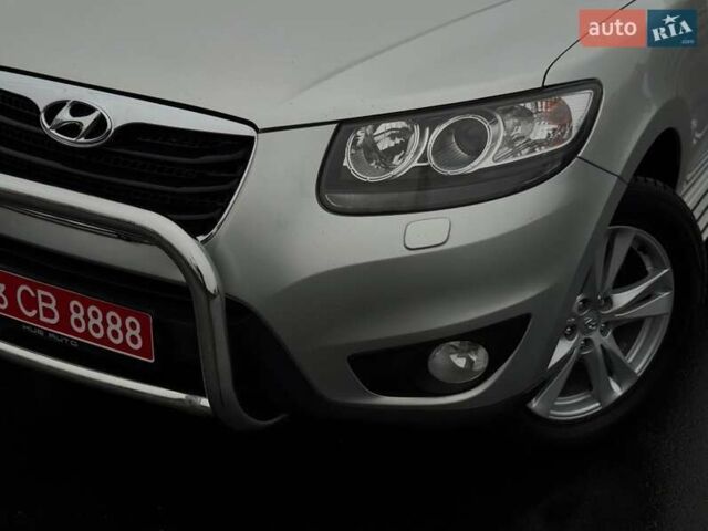 Серый Хендай Санта Фе, объемом двигателя 2.2 л и пробегом 260 тыс. км за 11800 $, фото 15 на Automoto.ua