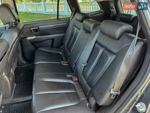 Серый Хендай Санта Фе, объемом двигателя 2.2 л и пробегом 229 тыс. км за 11900 $, фото 84 на Automoto.ua