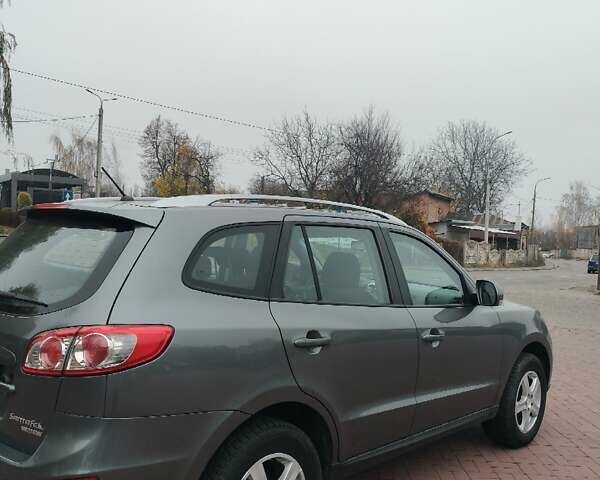 Серый Хендай Санта Фе, объемом двигателя 2.36 л и пробегом 140 тыс. км за 9900 $, фото 3 на Automoto.ua