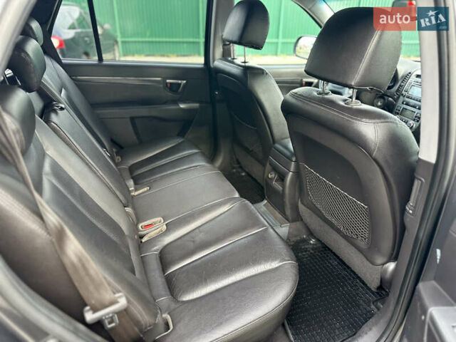 Сірий Хендай Санта Фе, об'ємом двигуна 2.2 л та пробігом 296 тис. км за 10800 $, фото 16 на Automoto.ua